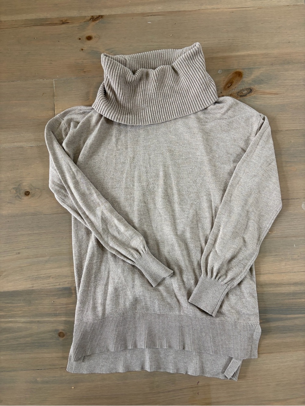 LOFT Women’s Medium Taupe Wide Turtleneck Tunic Sweater
